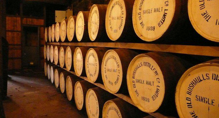 Qual è la differenza tra single-malt e doppio-malt Scotch?