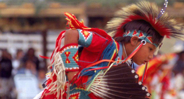 Quali tradizioni sono praticate dagli indiani Sioux?
