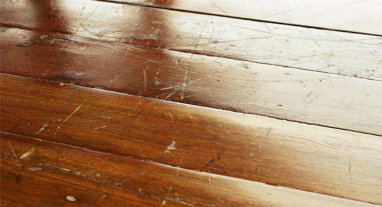 Come si rimuovono i graffi dai pavimenti in legno?
