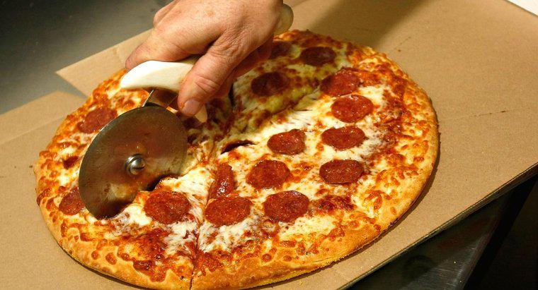 Quante calorie ci sono in una fetta di pizza?