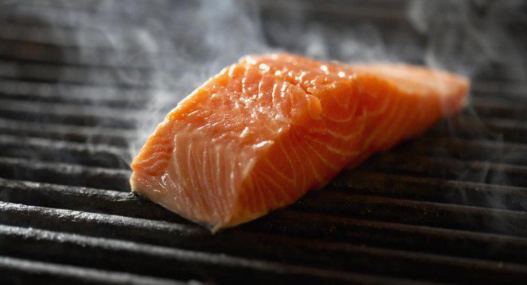 Come fai a sapere quando il salmone è completamente cotto?