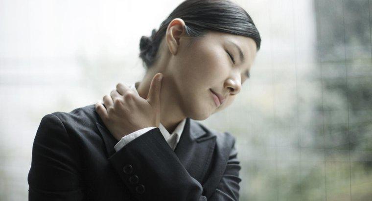 Quando dovresti cercare un aiuto professionale per il dolore al collo rigido?