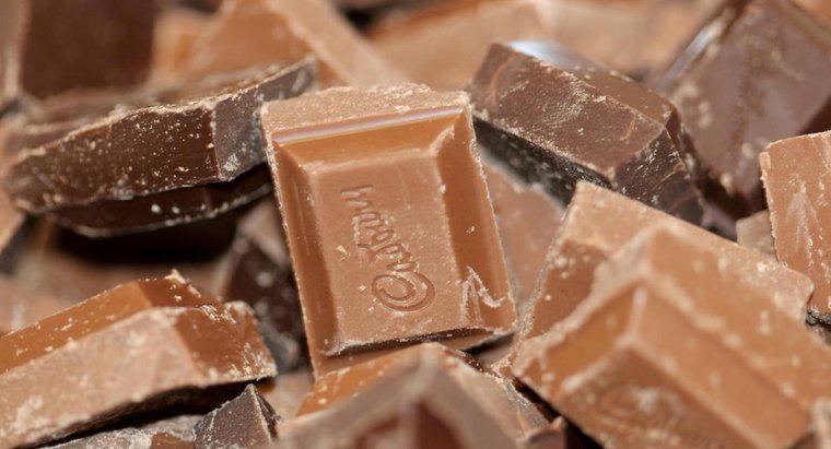 Quali sono gli effetti collaterali del mangiare troppa cioccolata?