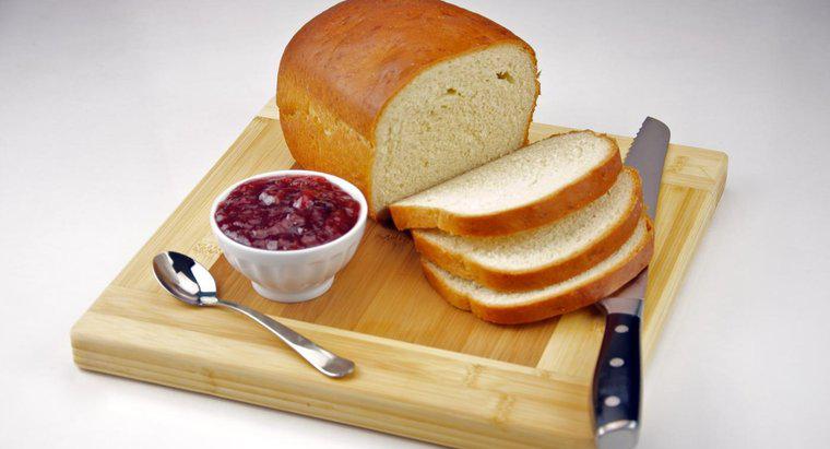 Quante calorie ci sono in una fetta di pane bianco?