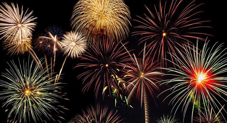 Perché il 4 luglio è festeggiato con i fuochi d'artificio?
