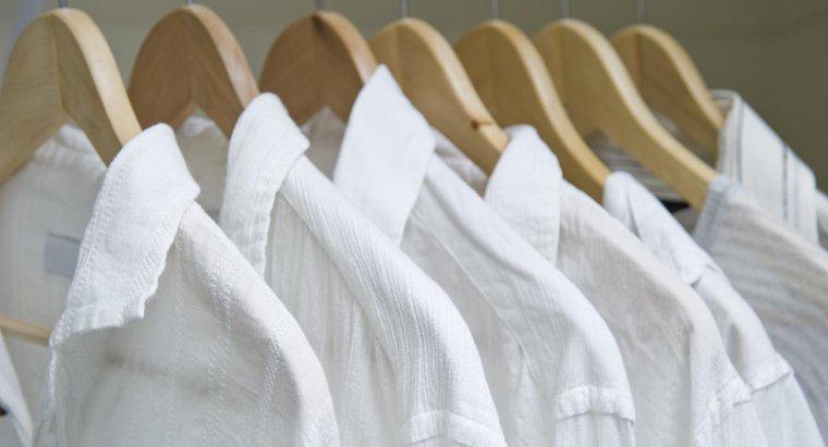 Cosa posso usare per mantenere bianche le camicie di cotone?
