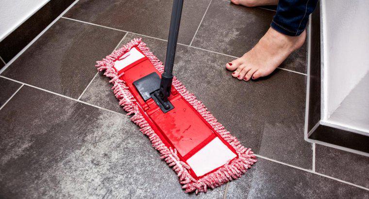 Come si usa l'aceto per pulire i pavimenti?