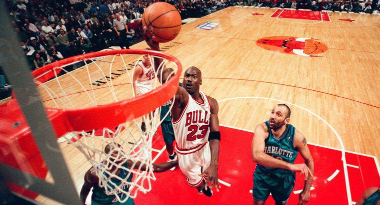Quali sono alcune delle più preziose carte di Michael Jordan?