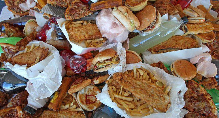 Cosa succede quando mangi troppo cibo spazzatura?