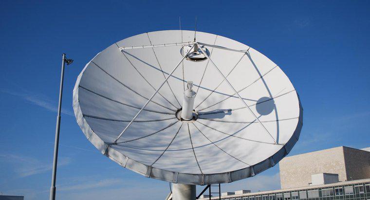 Perché le frequenze Uplink e Downlink sono diverse nelle comunicazioni satellitari?
