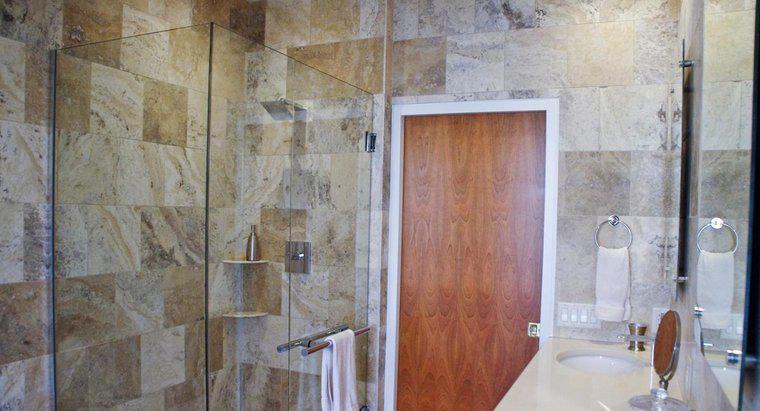 Quali sono le dimensioni standard della cabina doccia per una casa residenziale?