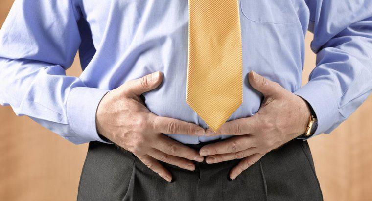 Quali sono alcune comuni cause di mal di stomaco superiore?