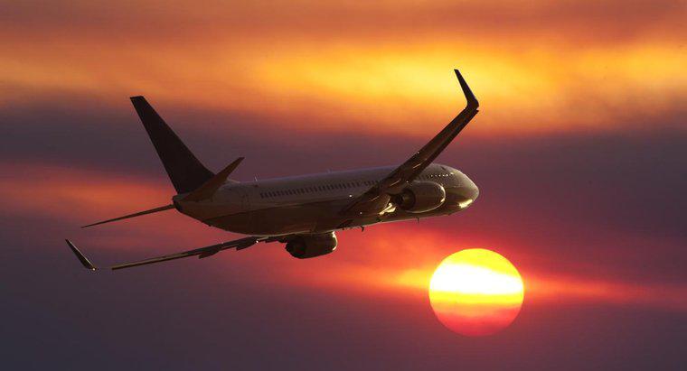 Quanto tempo ci vorrebbe un aereo passeggeri per volare intorno al sole?