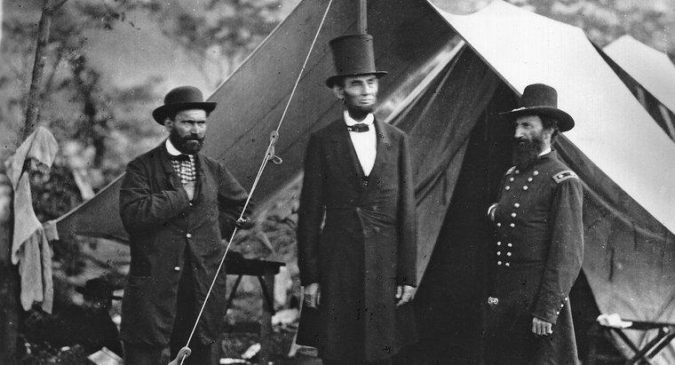 Perché Abraham Lincoln indossava un cappello alto?