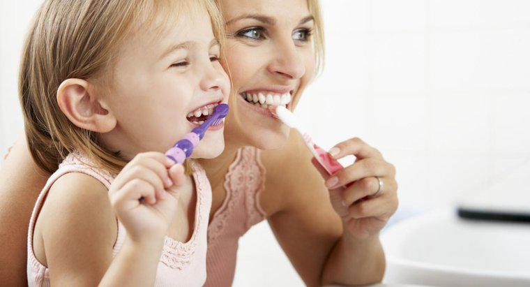 Il dentifricio rinforzante per smalto funziona davvero?