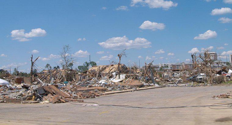 Quali sono alcuni effetti economici dei tornado?