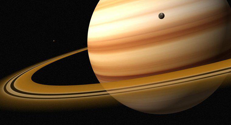 Quanto peserebbe una persona di 100 libbre su Saturno?