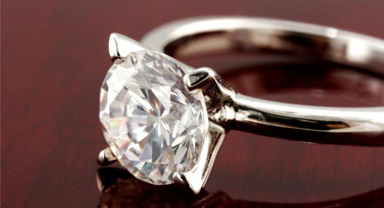 Come posso sapere se il mio anello di diamanti è reale?