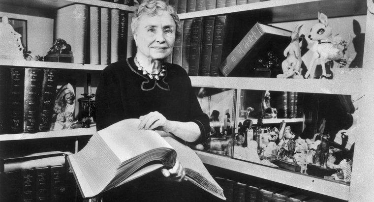 Che cosa ha causato Helen Keller a perdere la vista e l'udito?