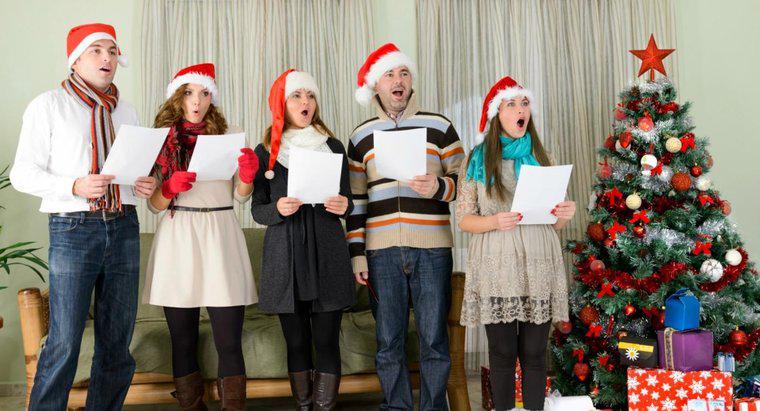 Quali sono alcuni brani popolari di Natale simili a Jingle Bells?