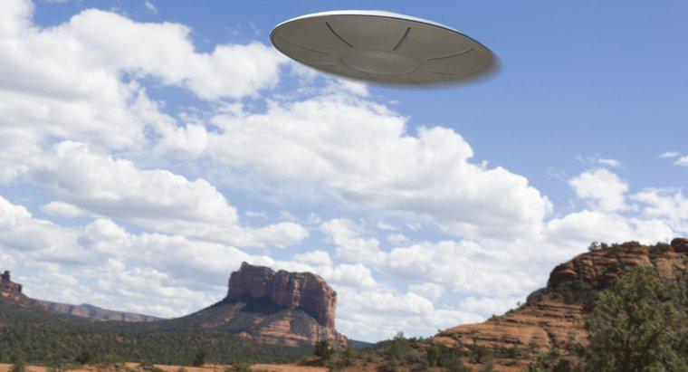 Quali sono alcune teorie su Area 51 Aliens?