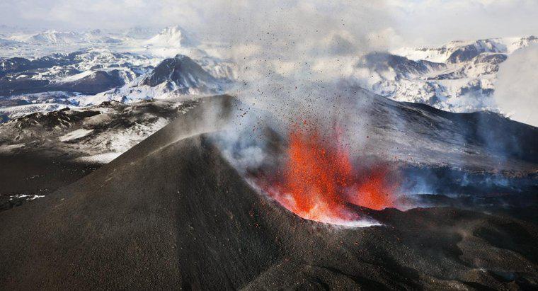 In che modo i vulcani sono una forza costruttiva?