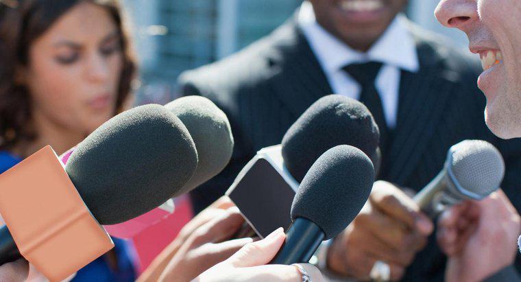 In che modo i mass media influenzano l'opinione pubblica?