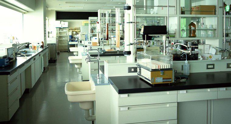 Che cos'è l'attrezzatura da laboratorio di microbiologia e come viene utilizzata?