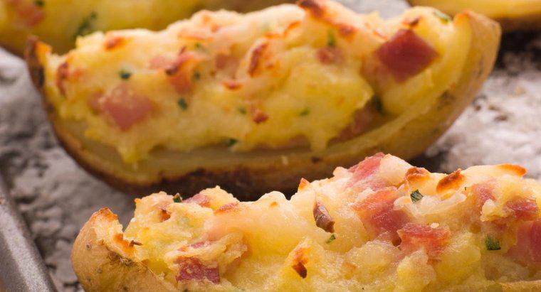 Che cosa è una ricetta per le patate di formaggio fatte con Velveeta?