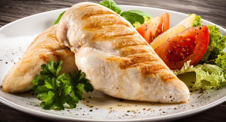 Quali sono alcune semplici ricette per cucinare il petto di pollo?