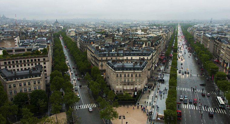 Qual è la lunghezza degli Champs-Elysees?
