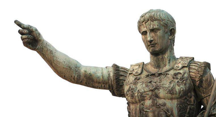 Cosa erano alcune realizzazioni di Cesare Augusto?