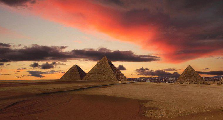 Quanto tempo ci è voluto per costruire una piramide?