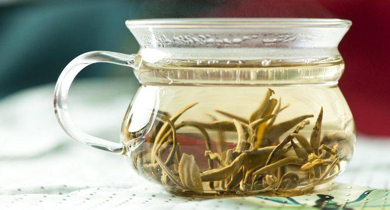 Quali sono alcuni vantaggi di bere il tè verde?