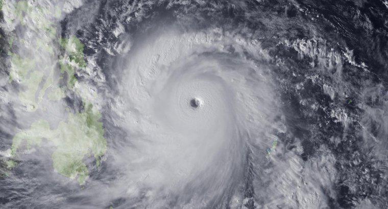 Qual è la dimensione media dell'occhio di un uragano?