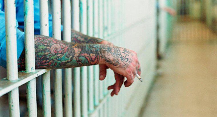 Come si fa l'inchiostro del tatuaggio della prigione?