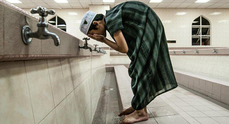 Perché i musulmani si lavano prima di pregare?