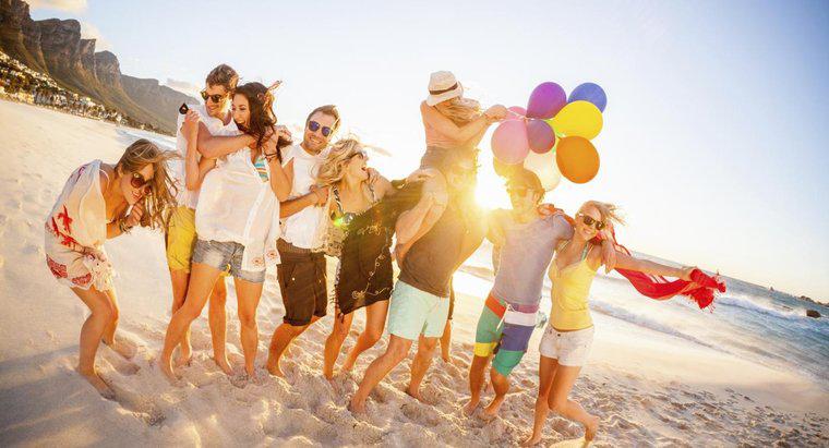 Quali sono alcune idee per lanciare una festa in spiaggia?