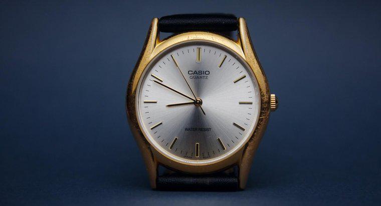 Come si regola l'ora su un orologio Casio?