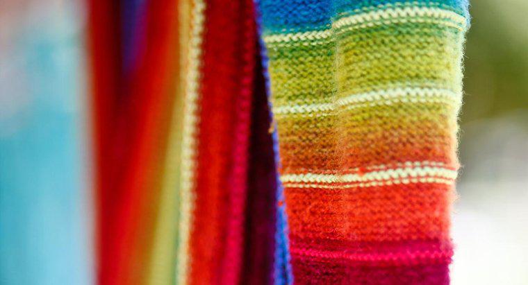 Qual è la differenza tra tessuto a maglia e tessuto?