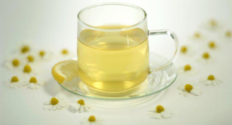 Quali sono alcuni effetti collaterali del bere il tè alla camomilla?