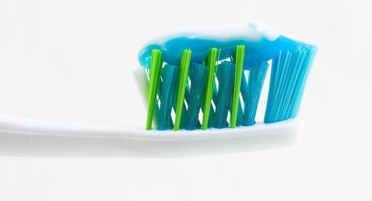 Qual è la formula chimica per il fluoruro nel dentifricio?
