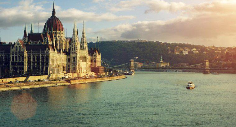 Quali città capitali si ergono sul fiume Danubio?