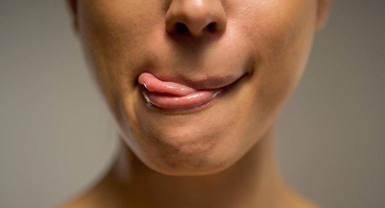 Come guarisci le labbra screpolate e la pelle irritata intorno alle labbra?