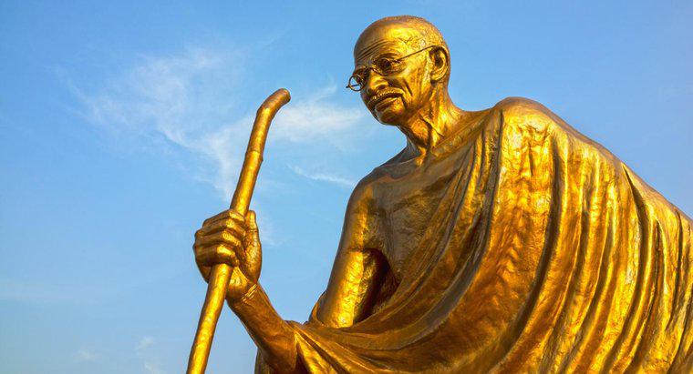 Quali erano gli eventi importanti della vita di Mahatma Gandhi?