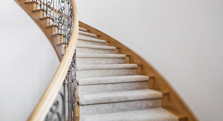 Qual è l'altezza del corrimano standard per le scale?