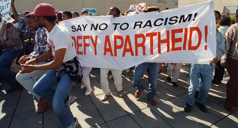 Perché l'apartheid è accaduto in Sud Africa?