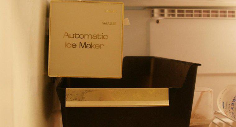 Come si fa a scongelare una linea d'acqua ghiacciata su una macchina per il ghiaccio?
