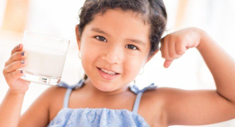 Qual è il dosaggio raccomandato di vitamina D per i bambini nell'emisfero settentrionale?