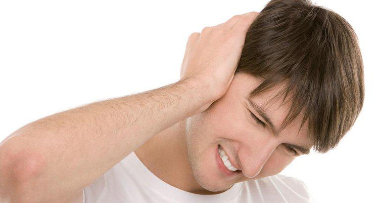 Quali sono le cause del gonfiore al collo e del dolore alle orecchie?